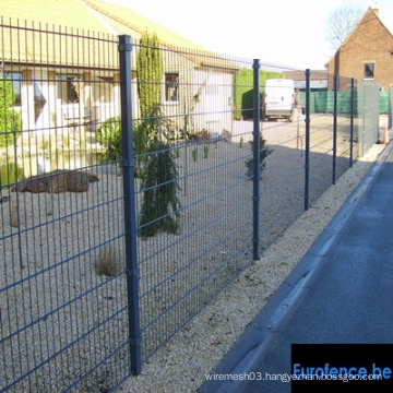 Welded wire mesh for fence material